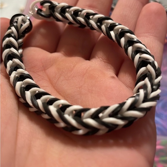 6 inch black and white rainbow loom braclet - Picture 2 of 3